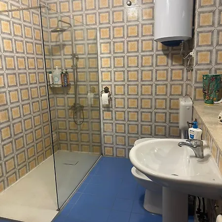 Donna Jona Apartment *